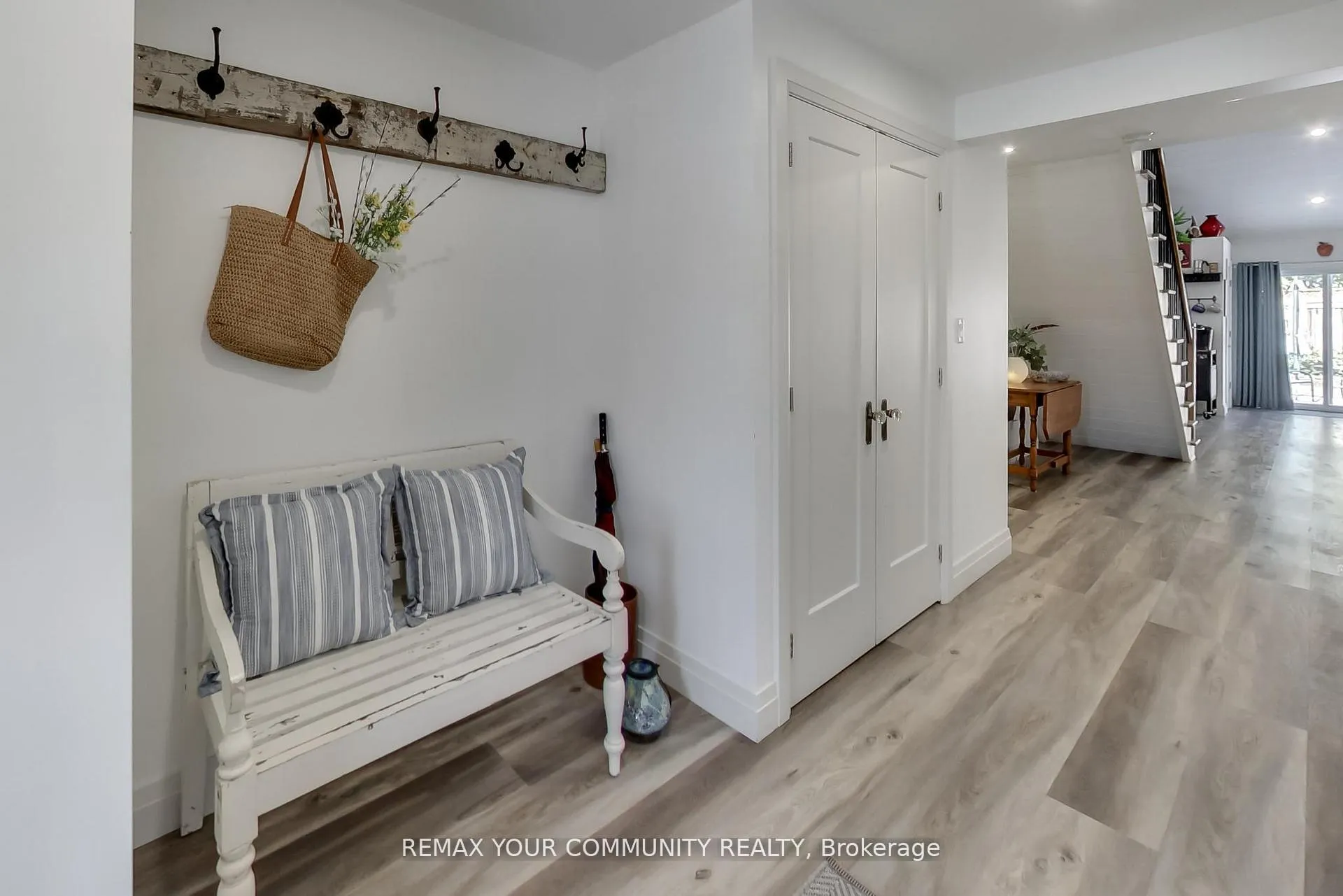 Photo 3 of 826 Adams Road, Innisfil, Alcona — HOMEH