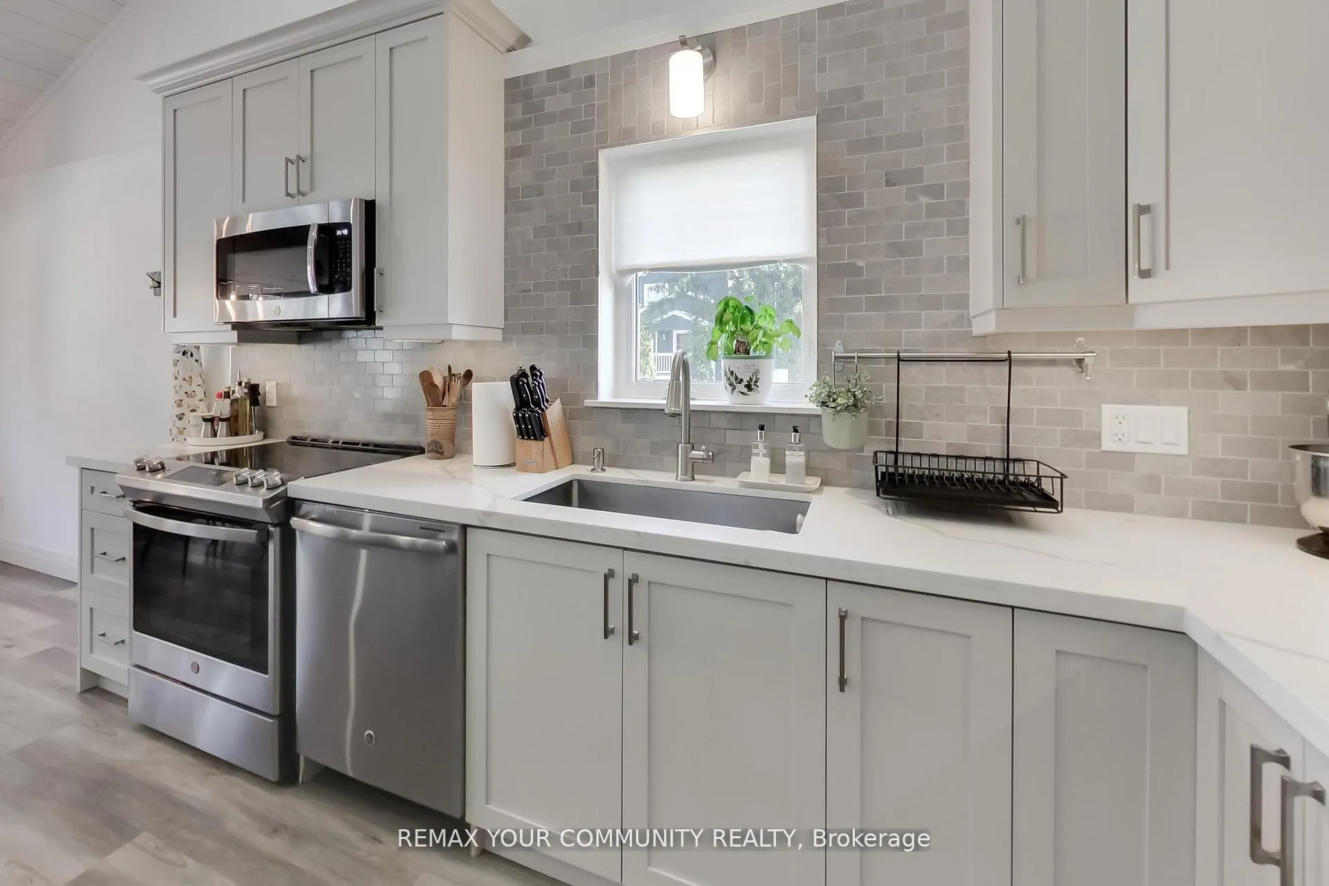 Photo 11 of 826 Adams Road, Innisfil, Alcona — HOMEH