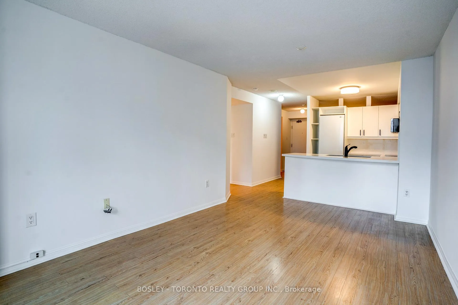 Photo 2 of Unit 504, 109 Front Street E, Toronto, Waterfront Communities — HOMEH