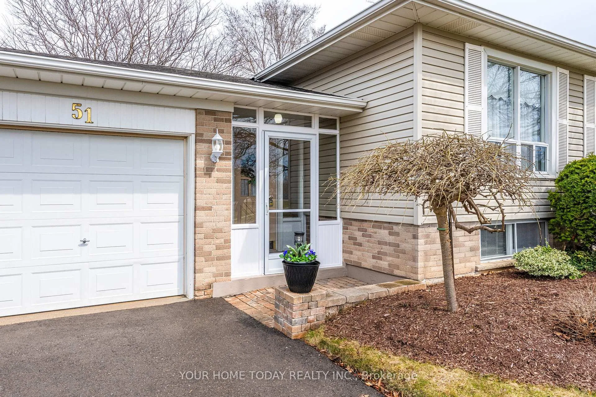 Photo 3 of 51 Faludon Drive, Halton Hills, Georgetown — HOMEH