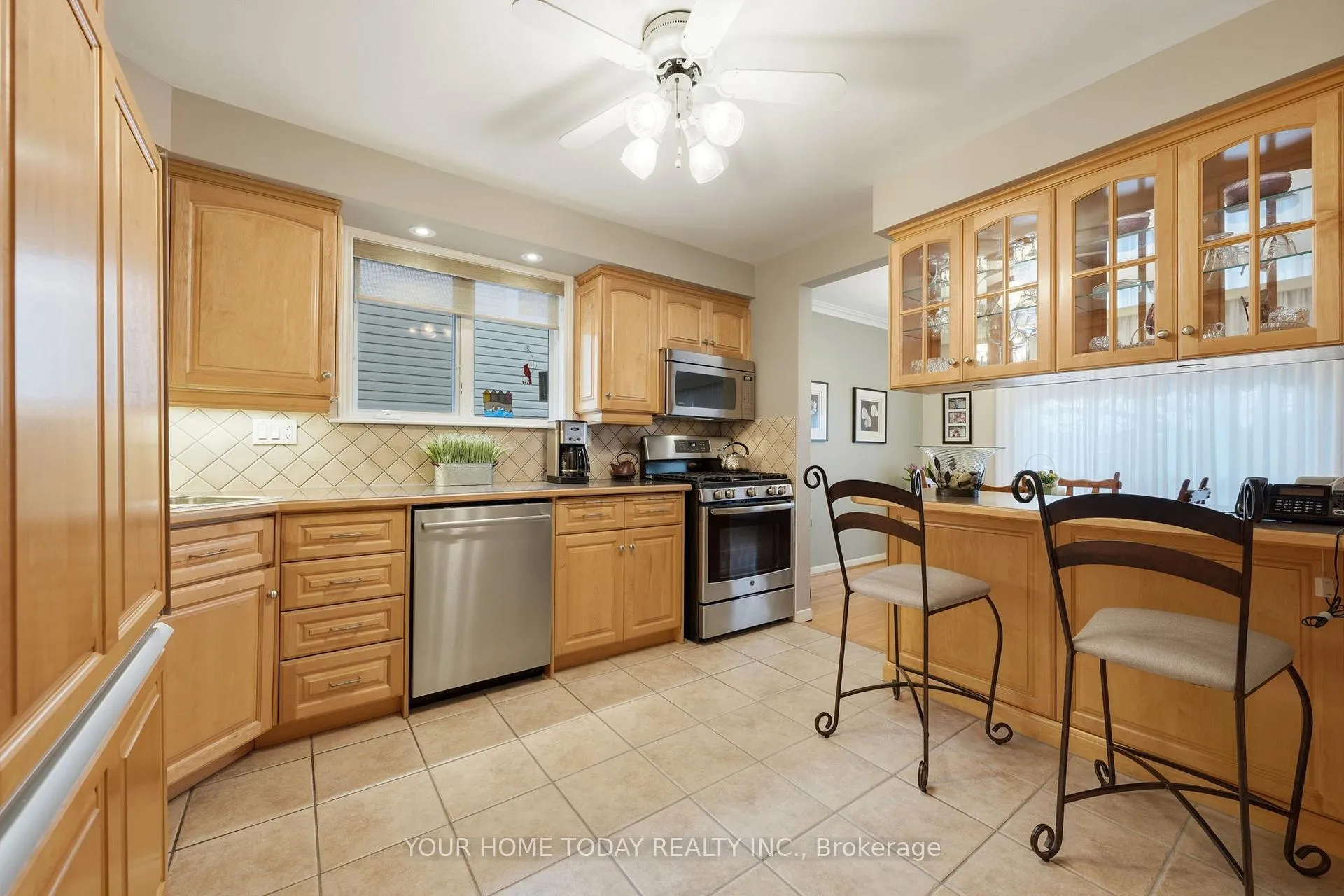 Photo 11 of 51 Faludon Drive, Halton Hills, Georgetown — HOMEH