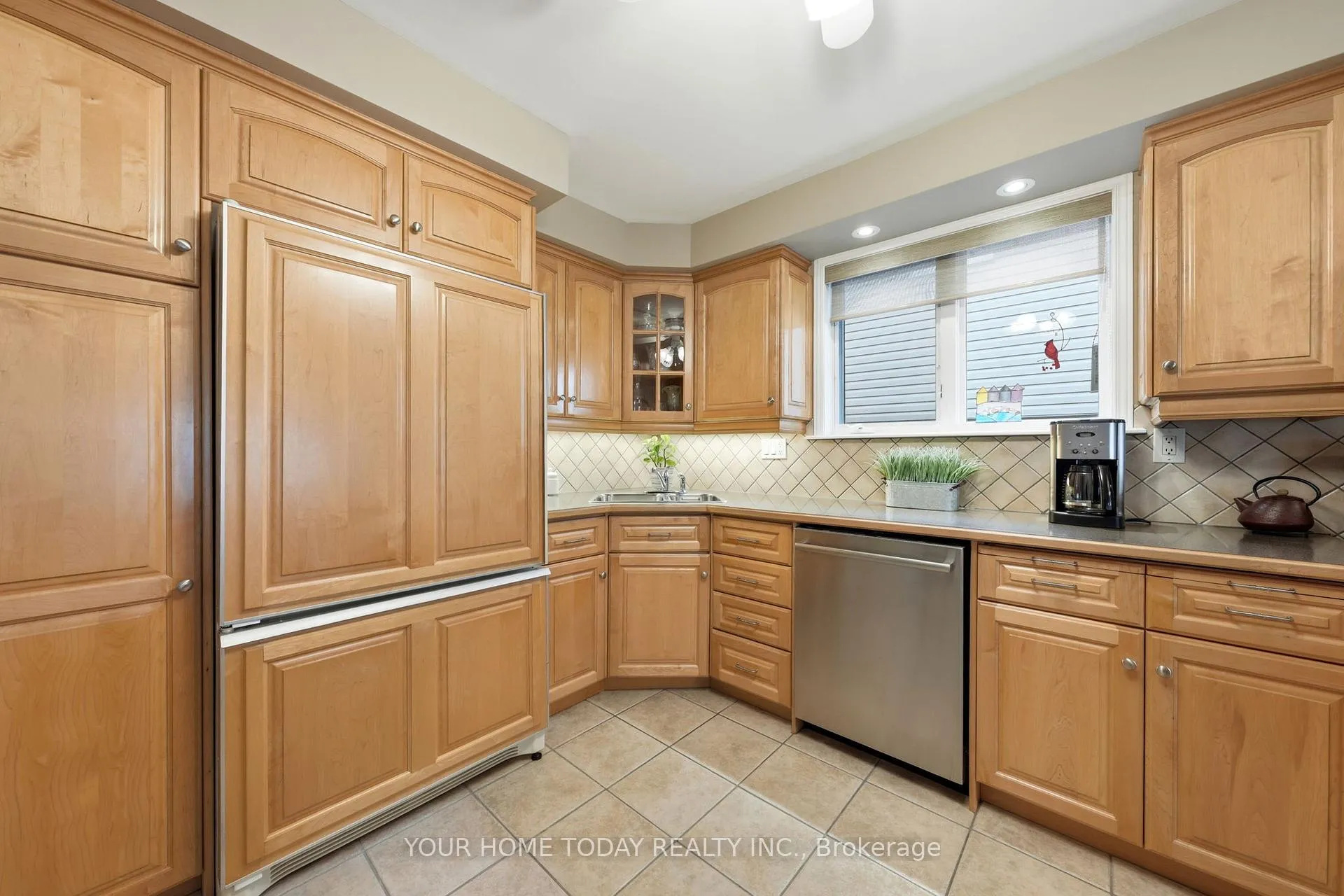 Photo 12 of 51 Faludon Drive, Halton Hills, Georgetown — HOMEH