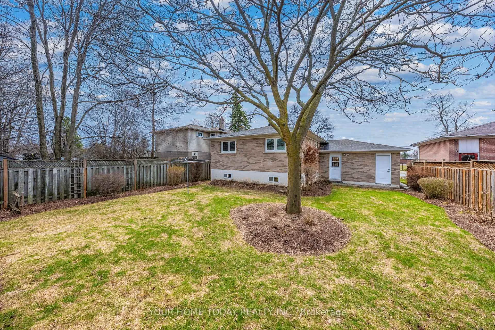 Photo 35 of 51 Faludon Drive, Halton Hills, Georgetown — HOMEH