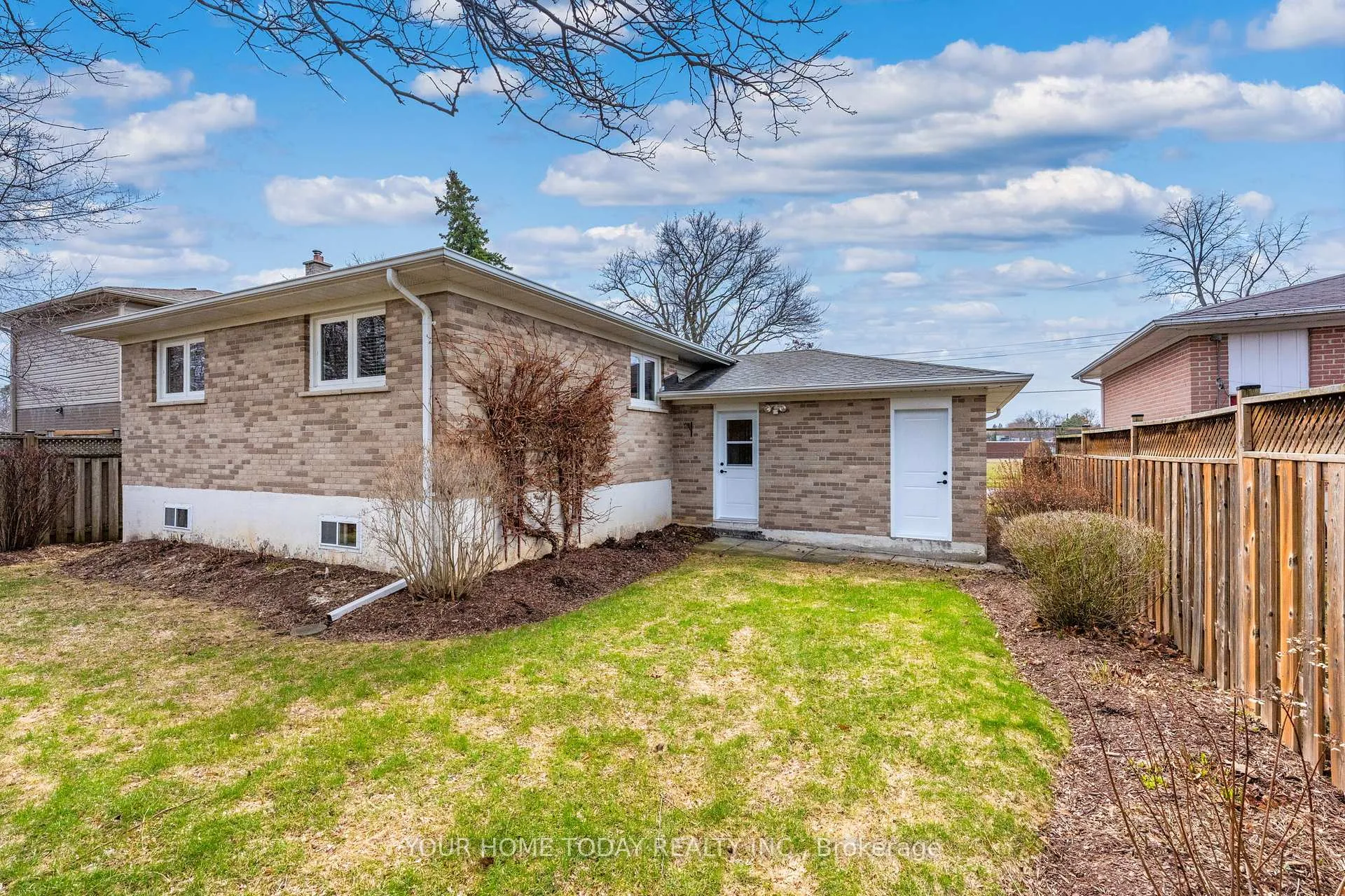 Photo 37 of 51 Faludon Drive, Halton Hills, Georgetown — HOMEH