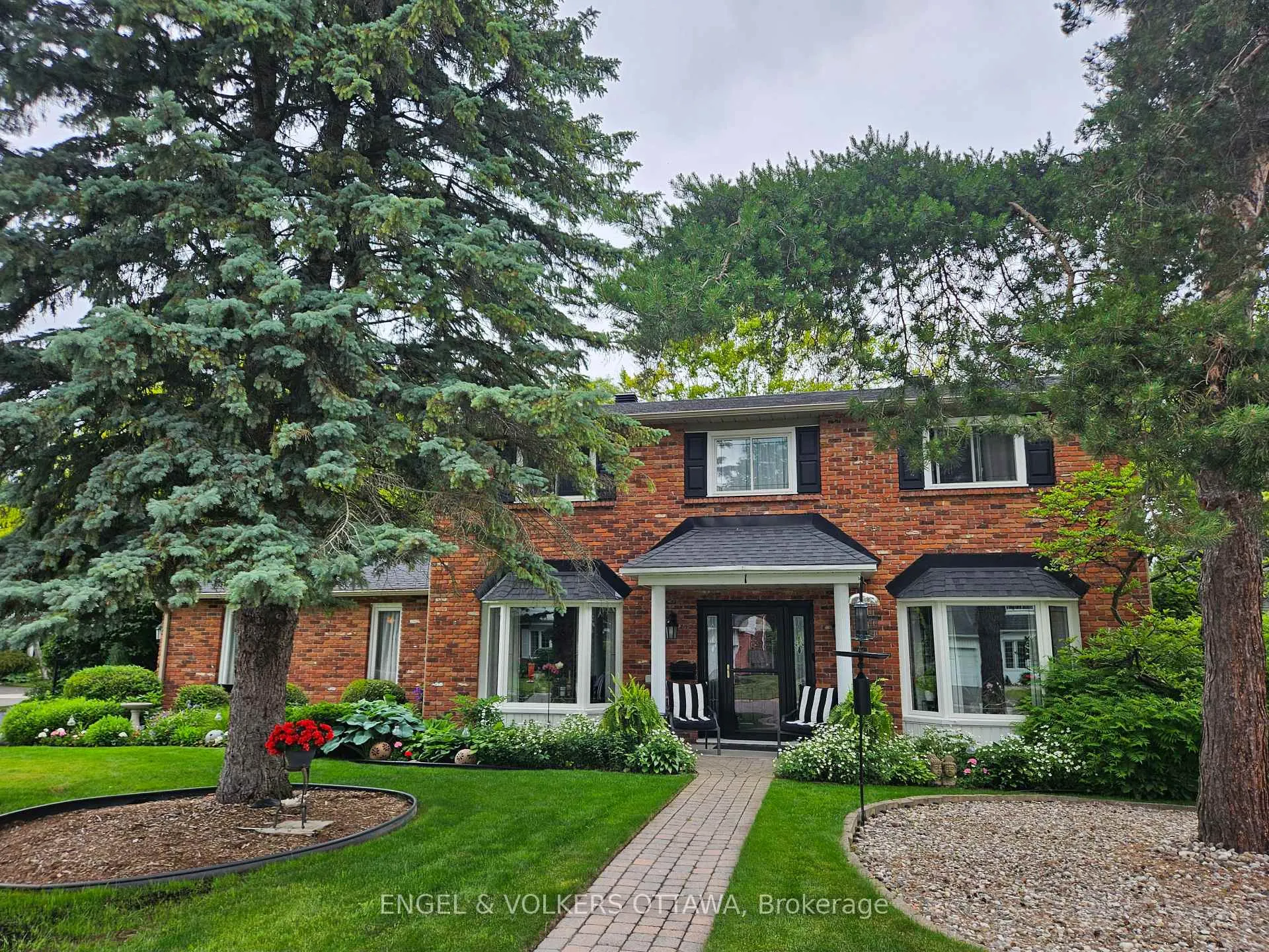 Front of 1 Erinlea Court