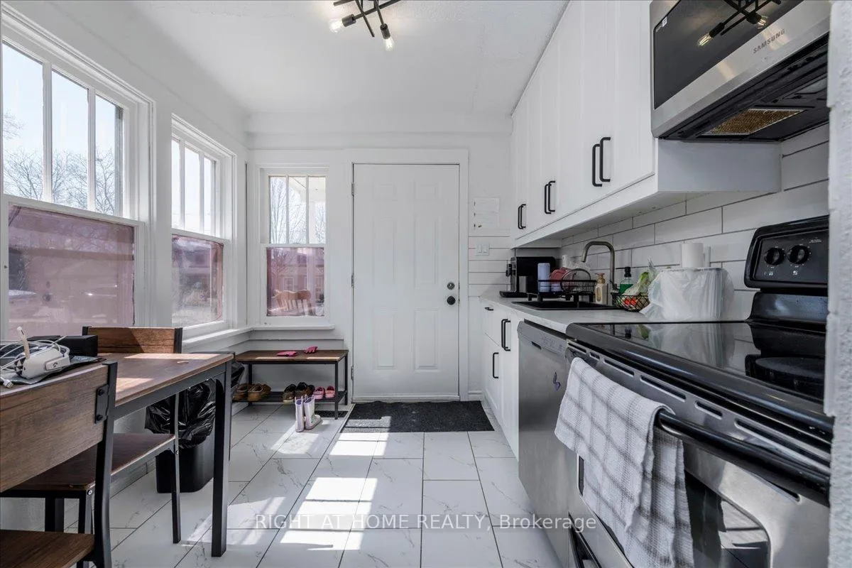 Photo 2 of 29 Peel Street, Barrie, Codrington — HOMEH