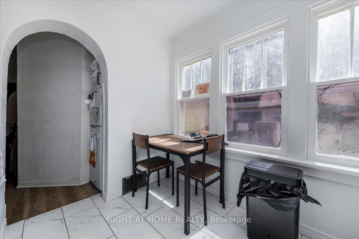 Photo 3 of 29 Peel Street, Barrie, Codrington — HOMEH