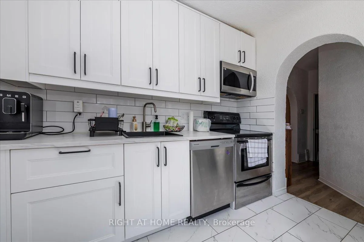Photo 4 of 29 Peel Street, Barrie, Codrington — HOMEH