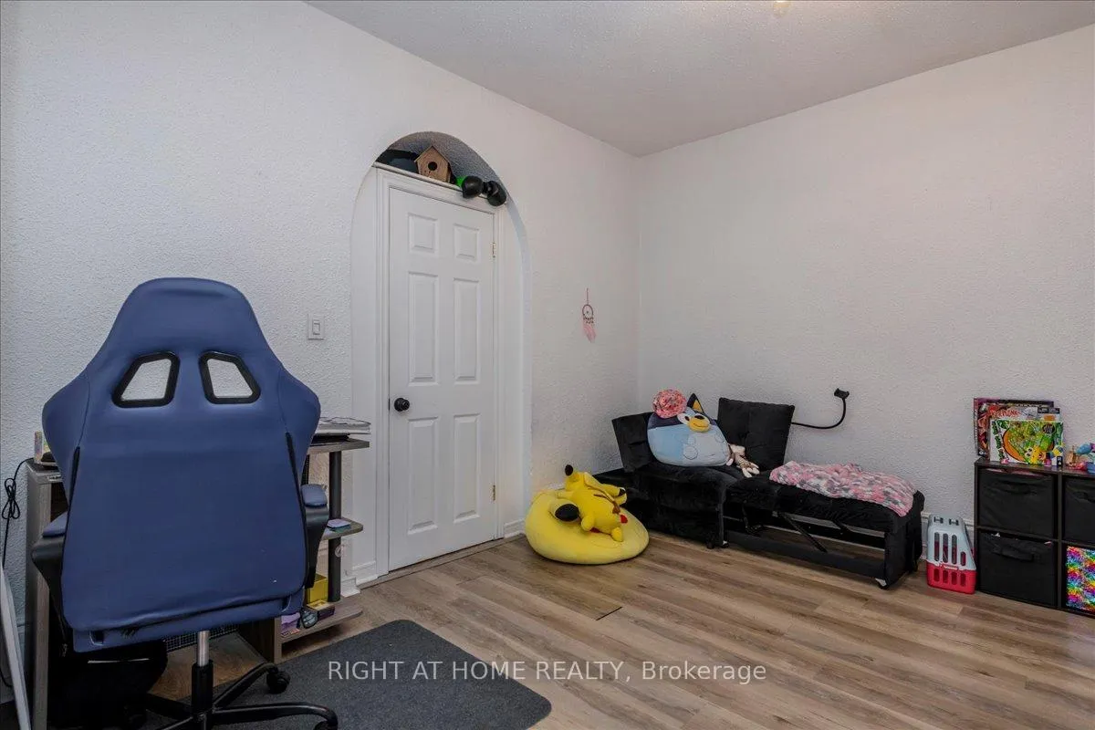 Photo 6 of 29 Peel Street, Barrie, Codrington — HOMEH