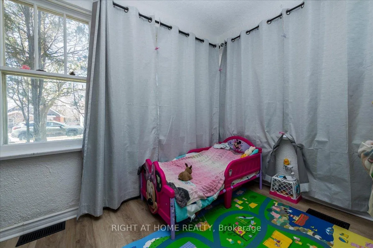 Photo 8 of 29 Peel Street, Barrie, Codrington — HOMEH