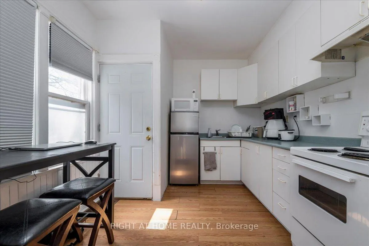 Photo 10 of 29 Peel Street, Barrie, Codrington — HOMEH