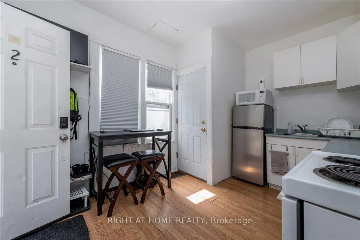 Photo 11 of 29 Peel Street, Barrie, Codrington — HOMEH