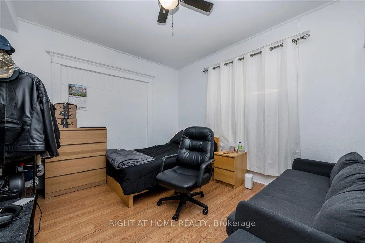 Photo 12 of 29 Peel Street, Barrie, Codrington — HOMEH