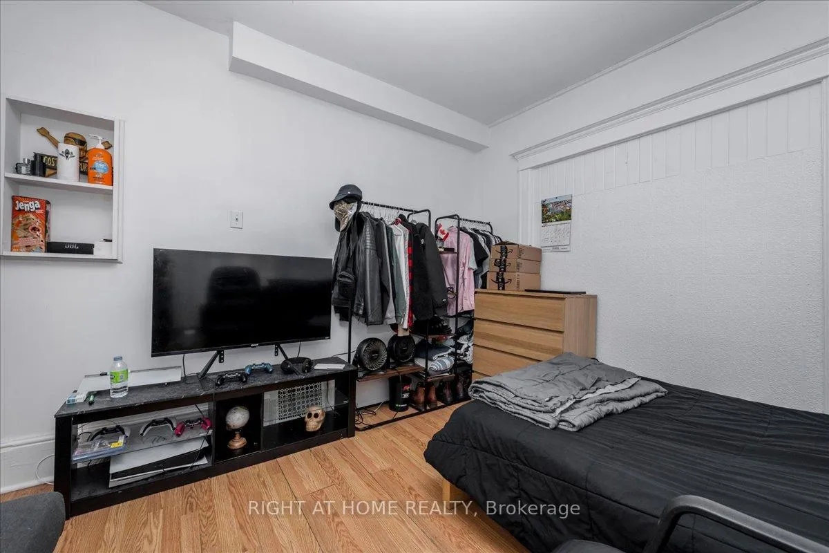 Photo 13 of 29 Peel Street, Barrie, Codrington — HOMEH