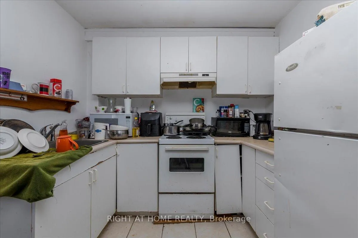 Photo 15 of 29 Peel Street, Barrie, Codrington — HOMEH
