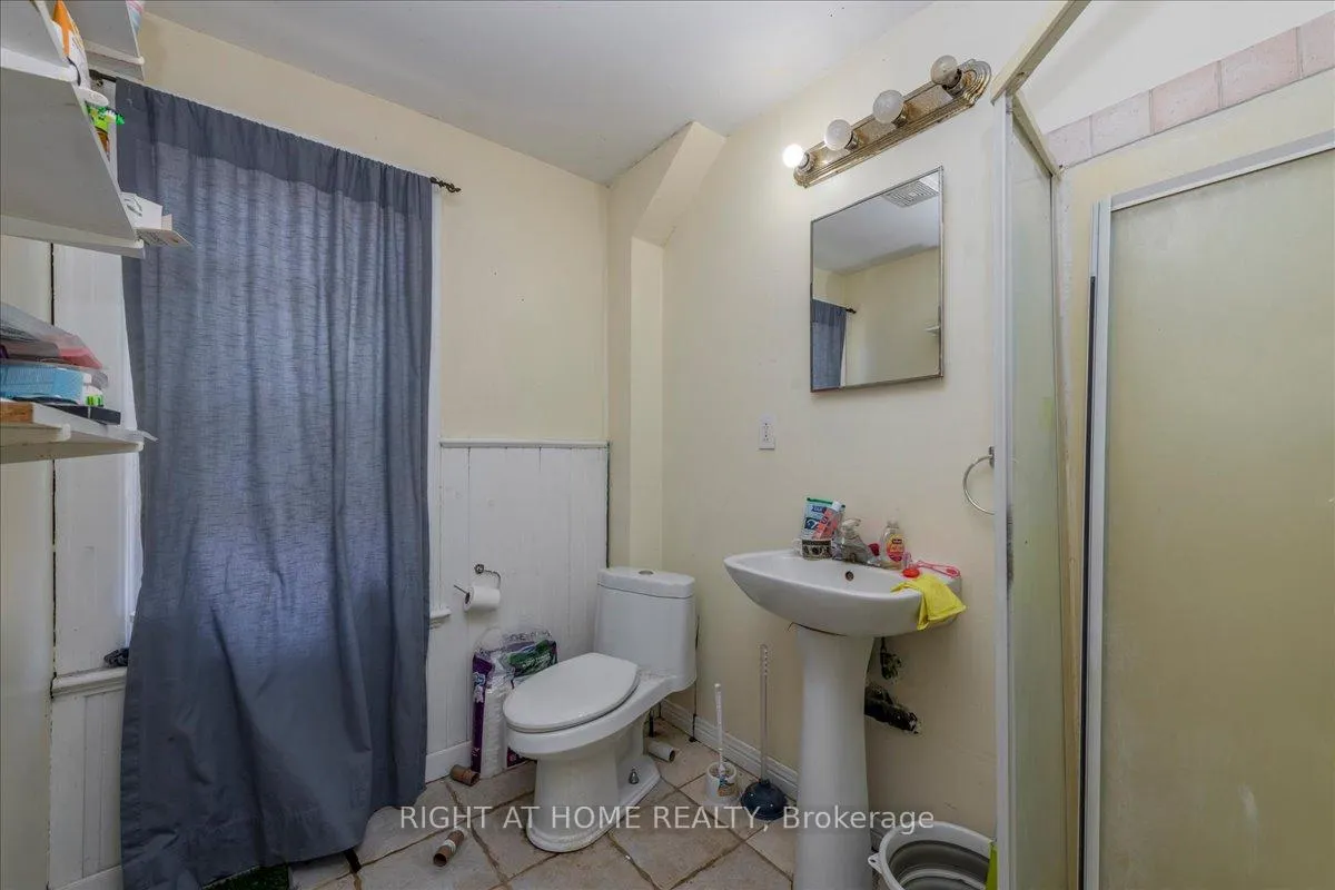 Photo 18 of 29 Peel Street, Barrie, Codrington — HOMEH
