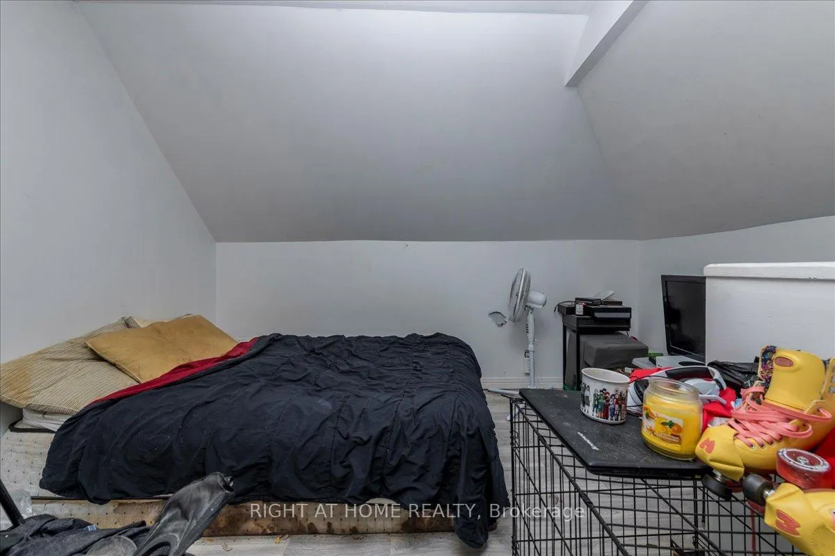 Photo 19 of 29 Peel Street, Barrie, Codrington — HOMEH