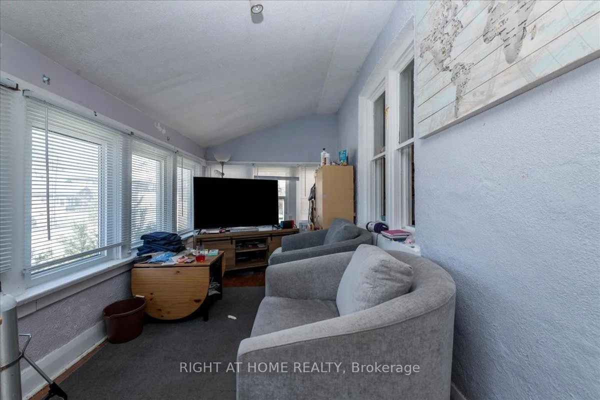 Photo 24 of 29 Peel Street, Barrie, Codrington — HOMEH