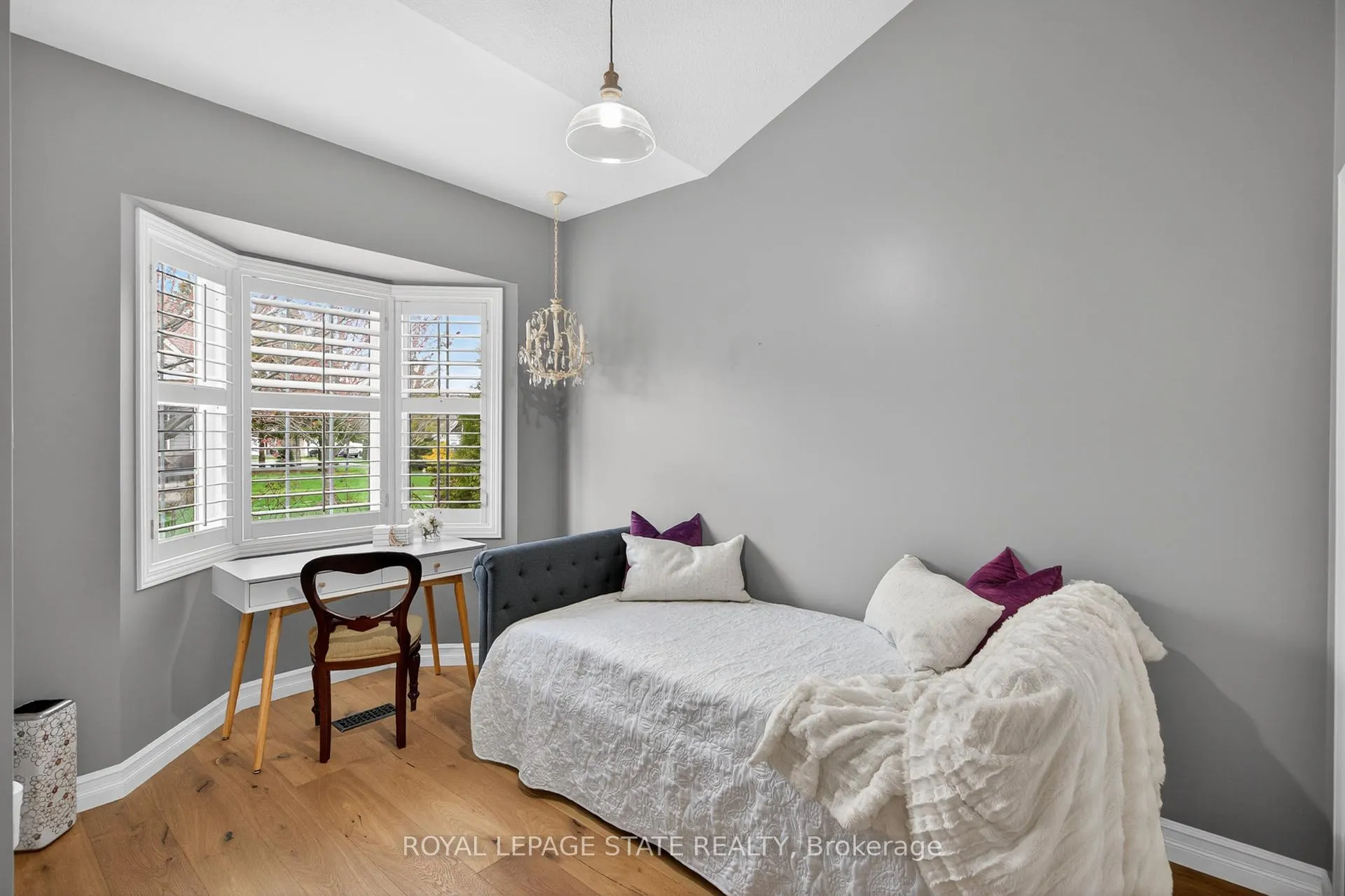 Photo 5 of Unit 9, 212 Stonehenge Drive, Hamilton, Meadowlands — HOMEH