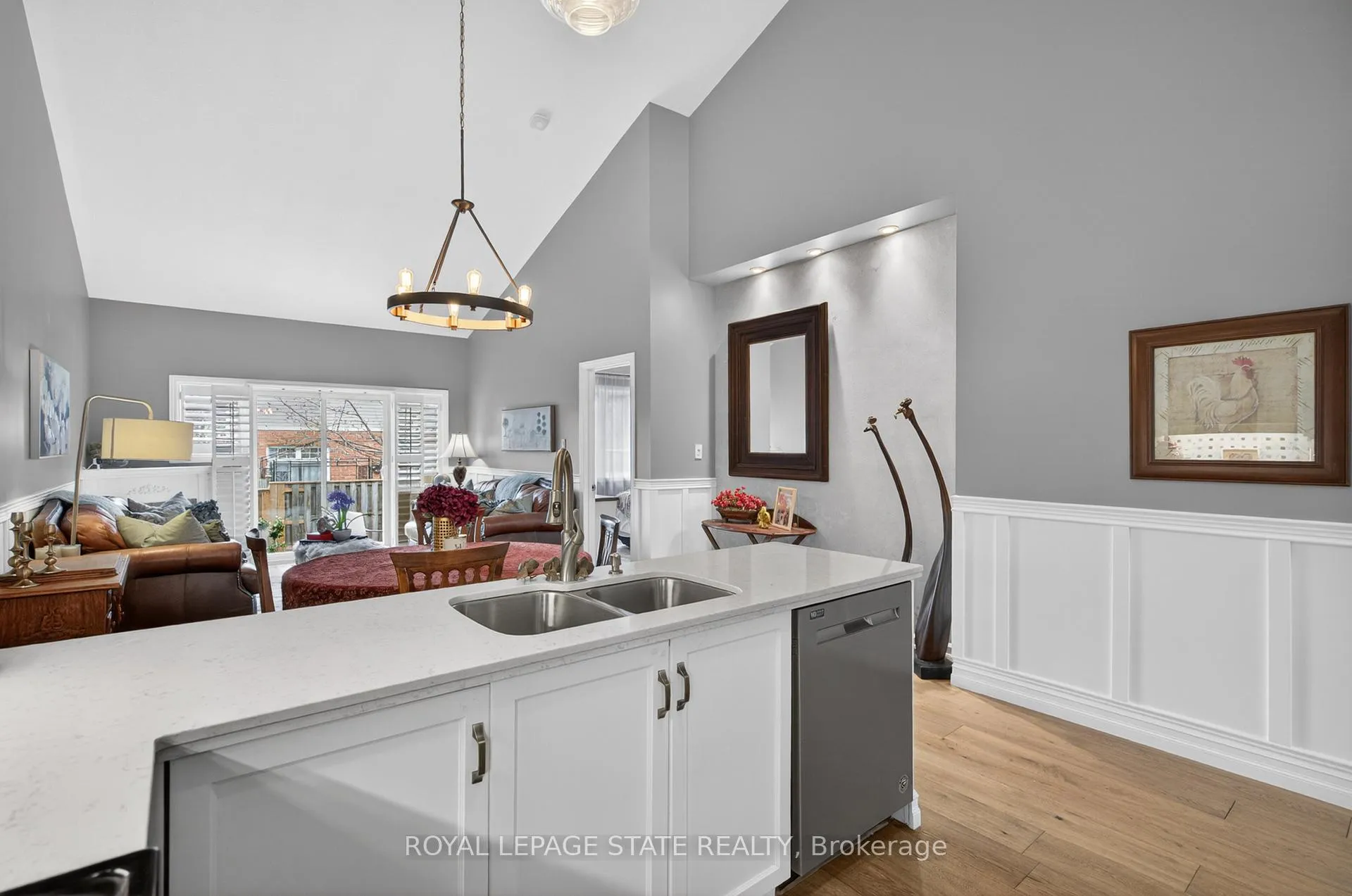 Photo 13 of Unit 9, 212 Stonehenge Drive, Hamilton, Meadowlands — HOMEH