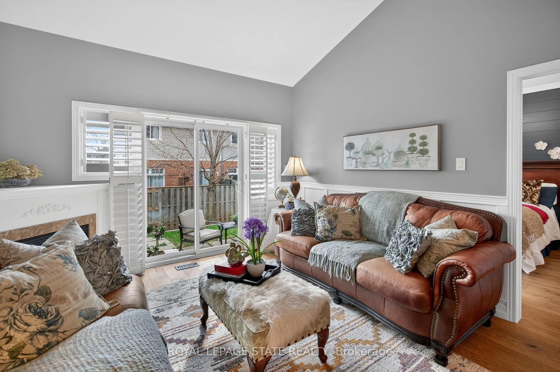 Photo 19 of Unit 9, 212 Stonehenge Drive, Hamilton, Meadowlands — HOMEH