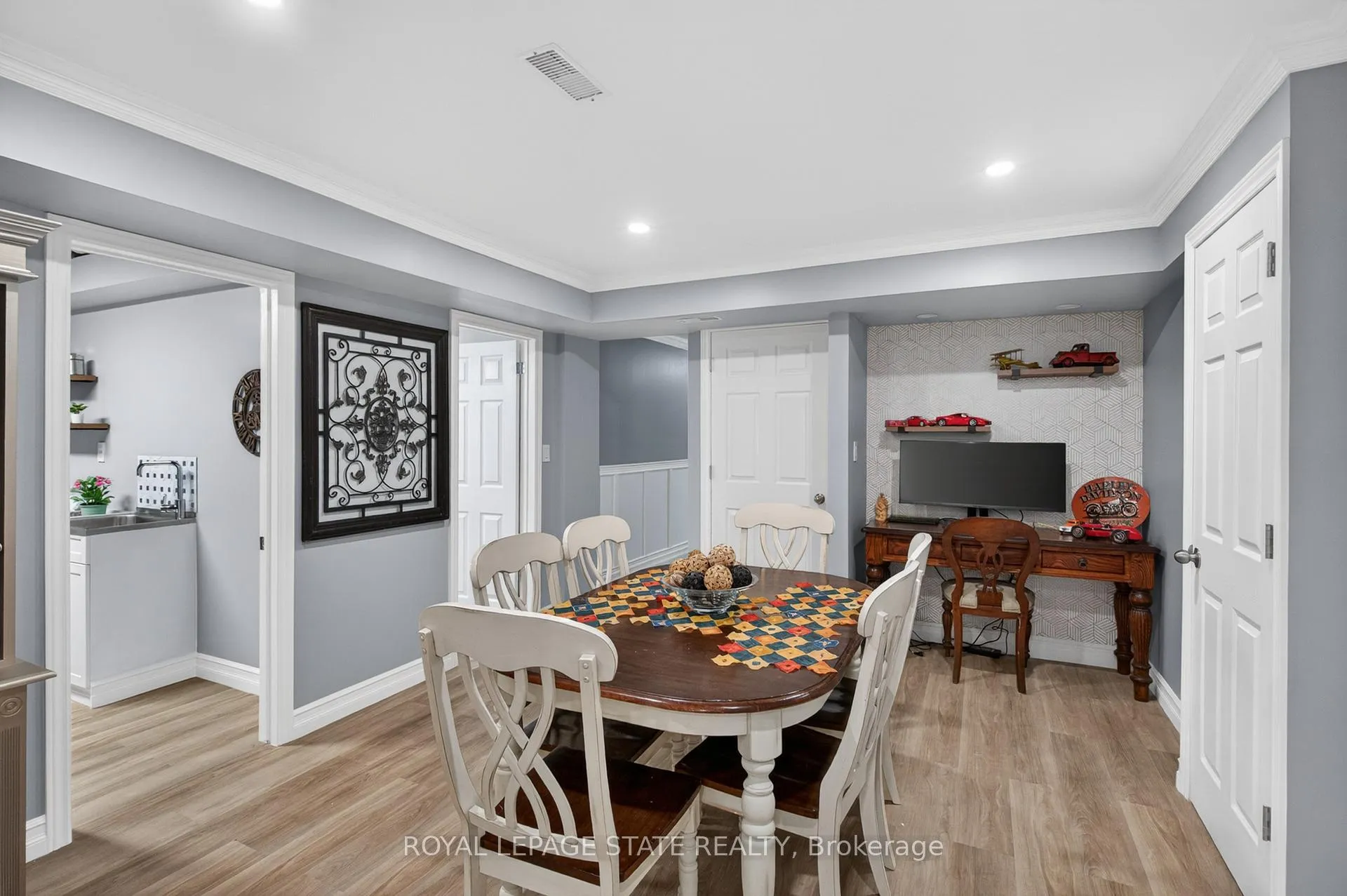 Photo 32 of Unit 9, 212 Stonehenge Drive, Hamilton, Meadowlands — HOMEH