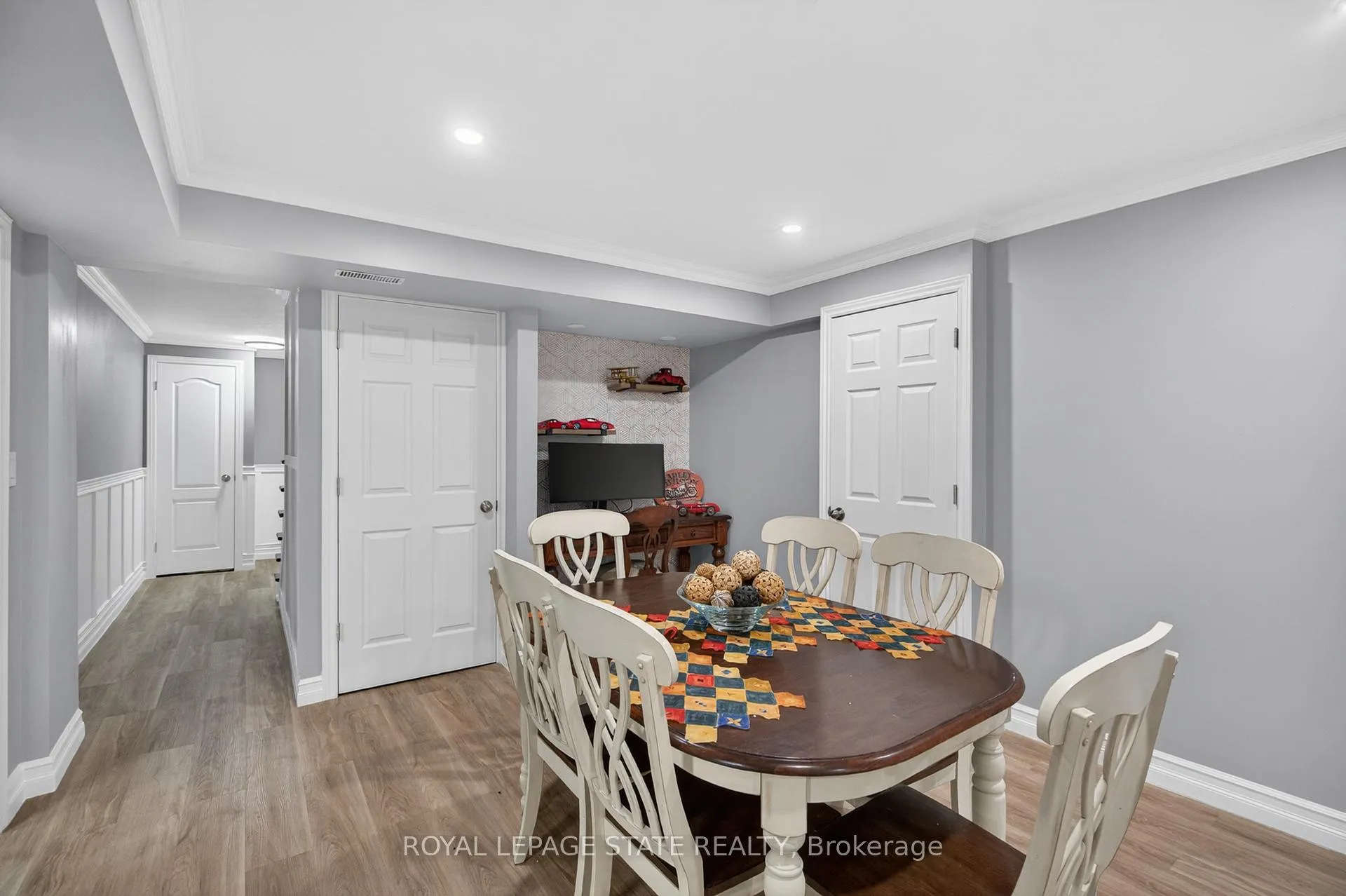 Photo 33 of Unit 9, 212 Stonehenge Drive, Hamilton, Meadowlands — HOMEH