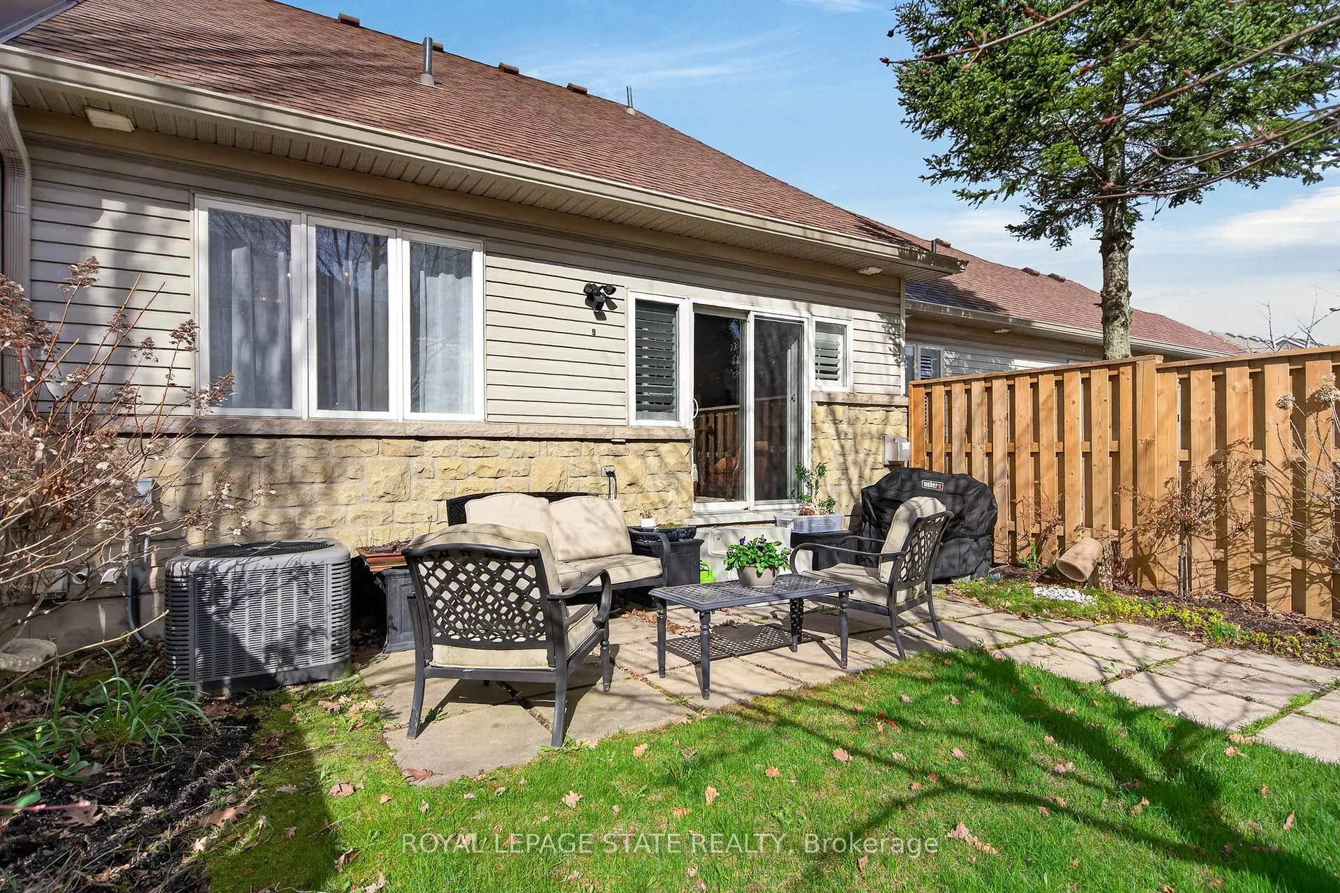 Photo 43 of Unit 9, 212 Stonehenge Drive, Hamilton, Meadowlands — HOMEH