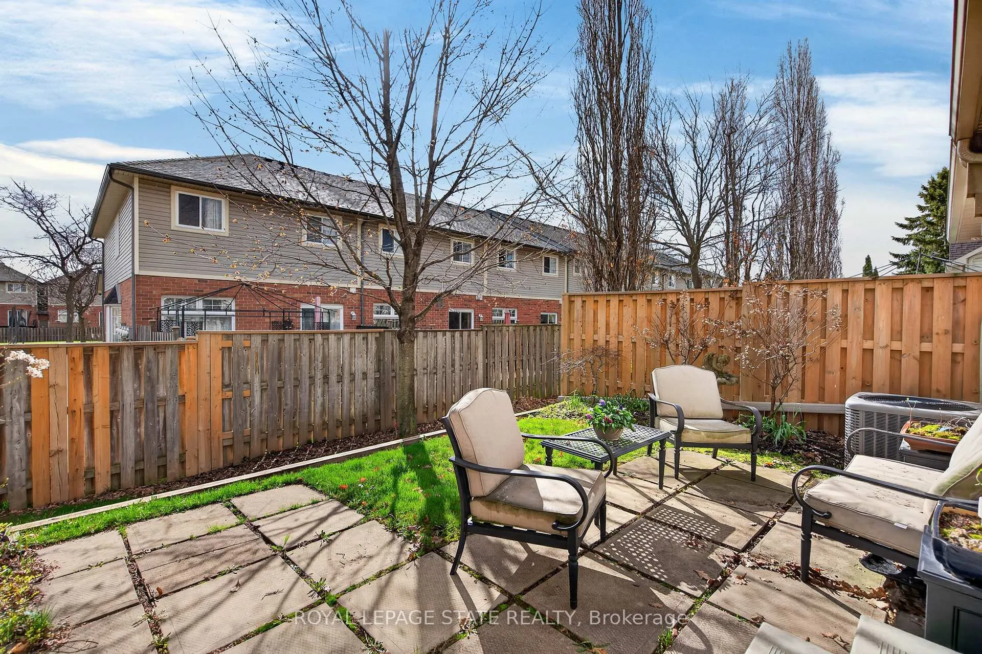 Photo 45 of Unit 9, 212 Stonehenge Drive, Hamilton, Meadowlands — HOMEH