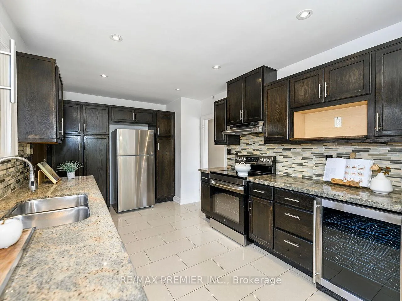 Photo 14 of 9 Templar Drive, Etobicoke, Kingsview Village-The Westway — HOMEH