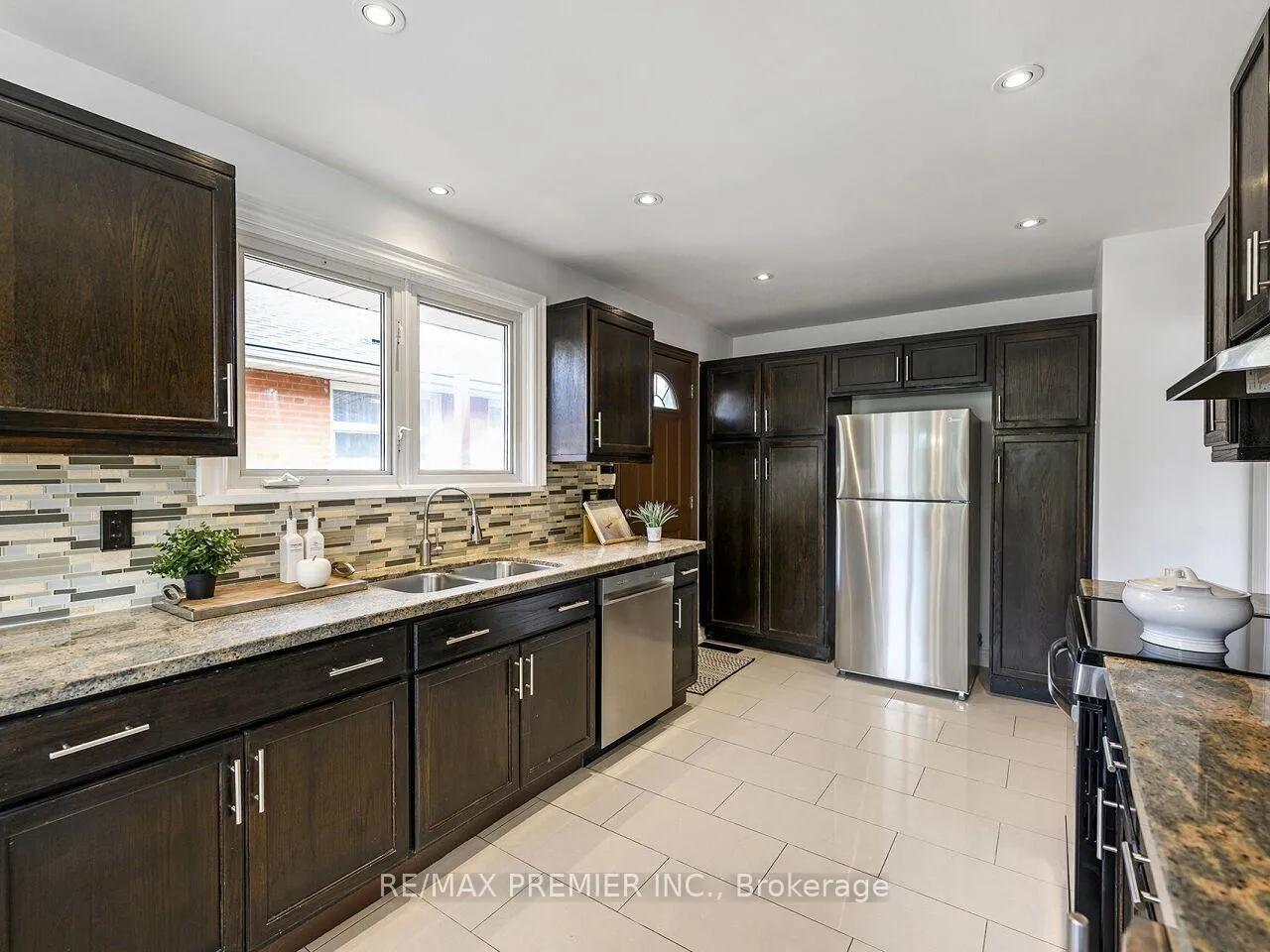 Photo 16 of 9 Templar Drive, Etobicoke, Kingsview Village-The Westway — HOMEH