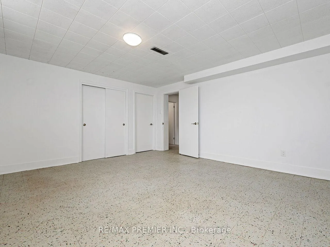 Photo 32 of 9 Templar Drive, Etobicoke, Kingsview Village-The Westway — HOMEH