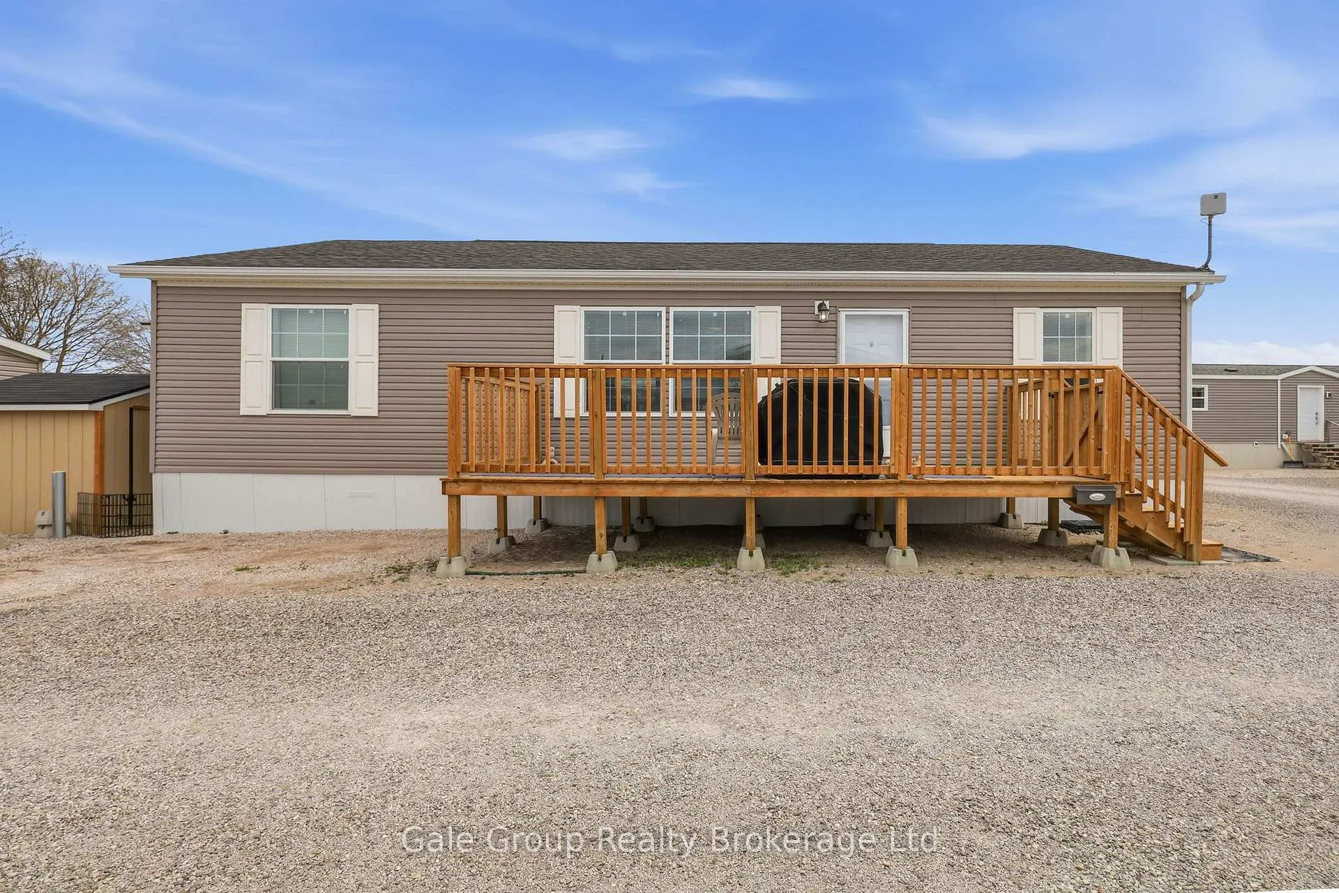 Front of Unit 640, 99 Fourth Concession Road