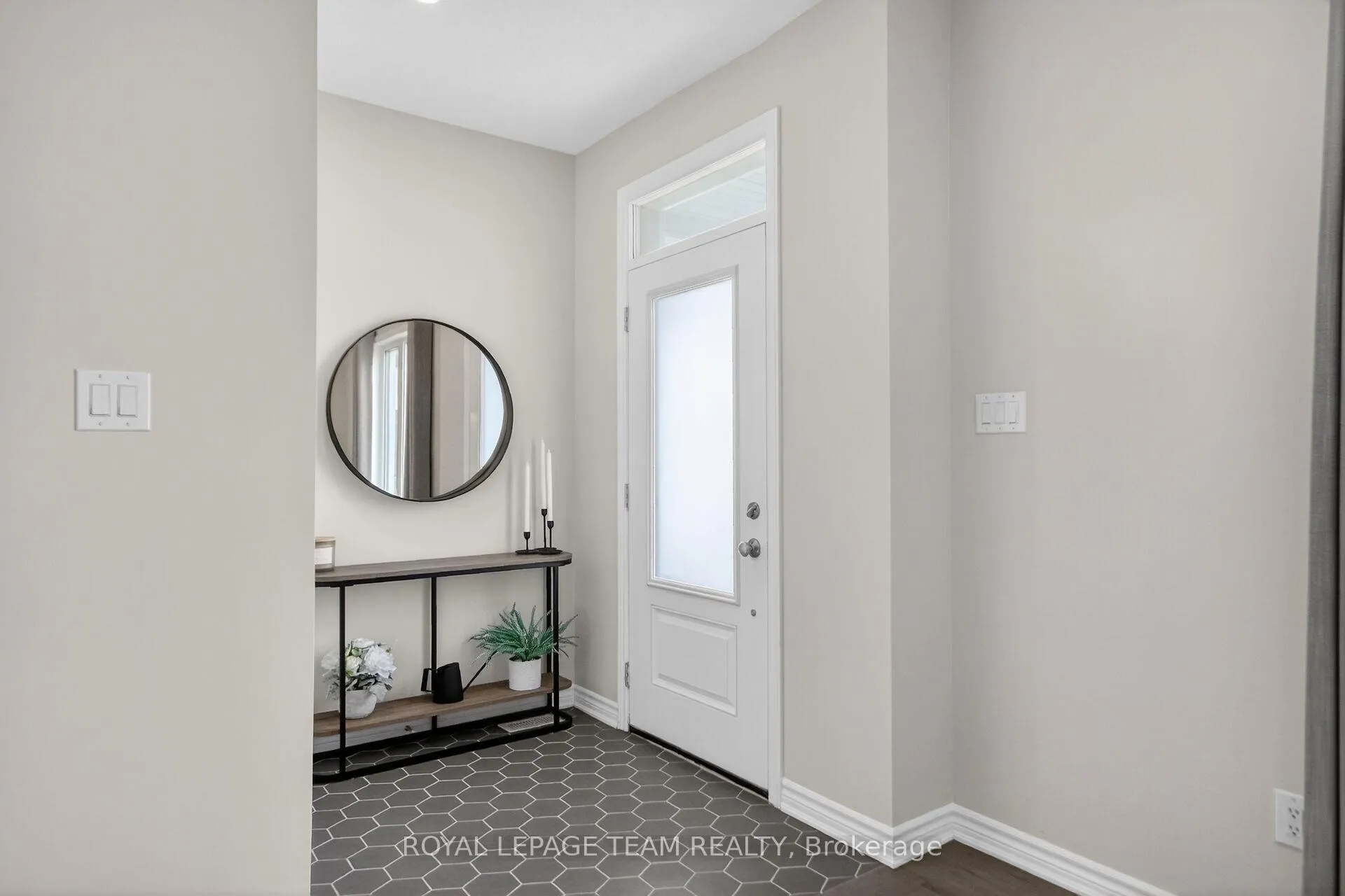 Photo 4 of 802 Bascule Place, Ottawa, Richmond — HOMEH