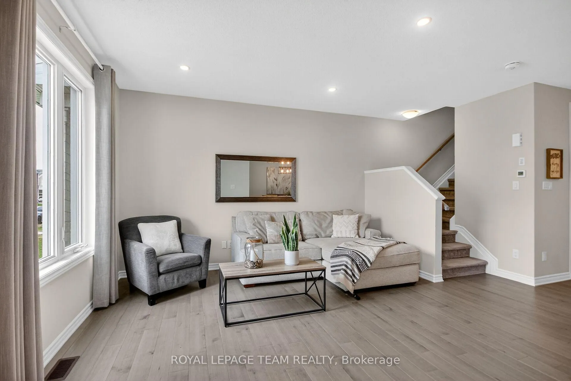 Photo 5 of 802 Bascule Place, Ottawa, Richmond — HOMEH