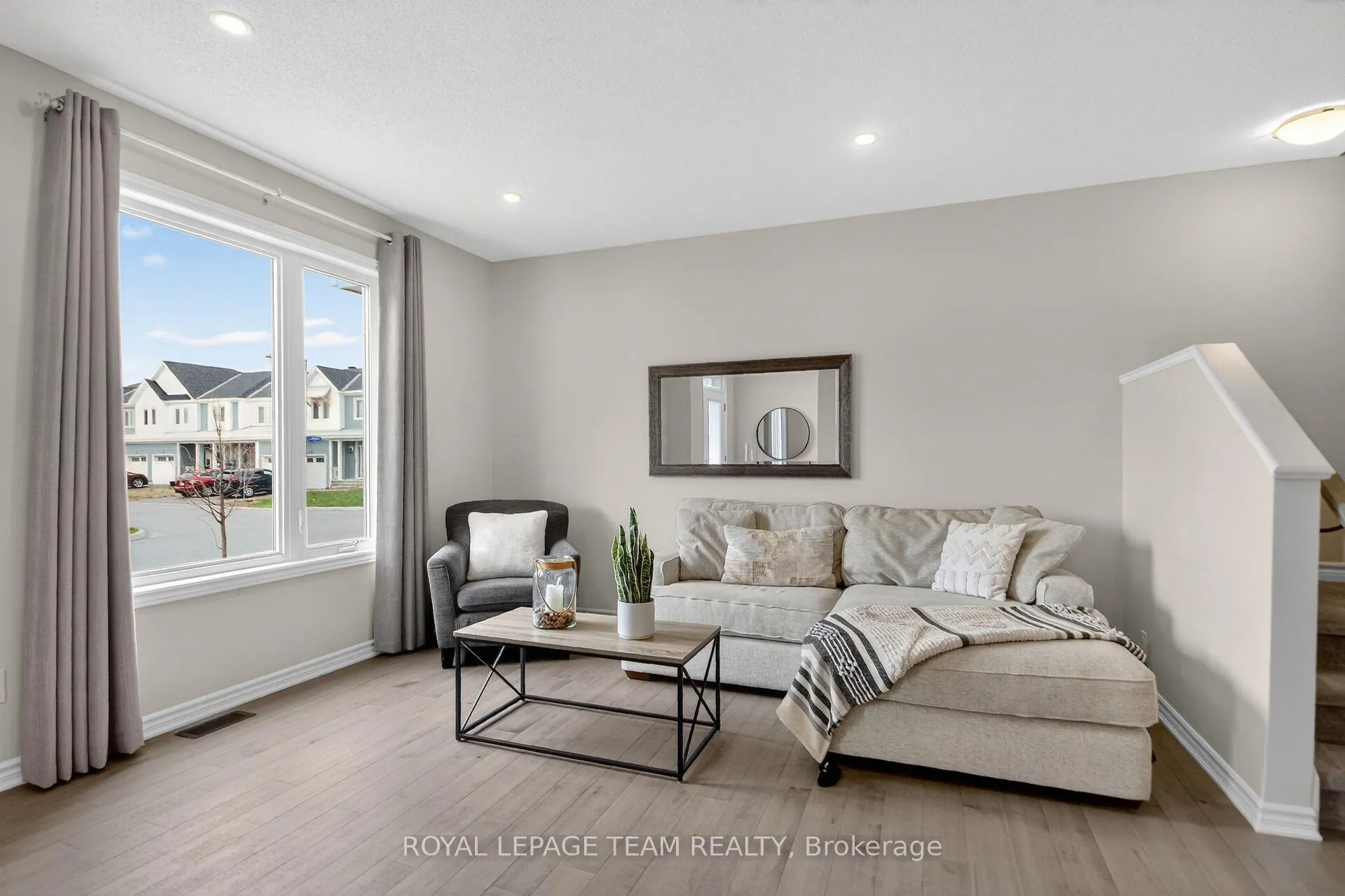 Photo 6 of 802 Bascule Place, Ottawa, Richmond — HOMEH