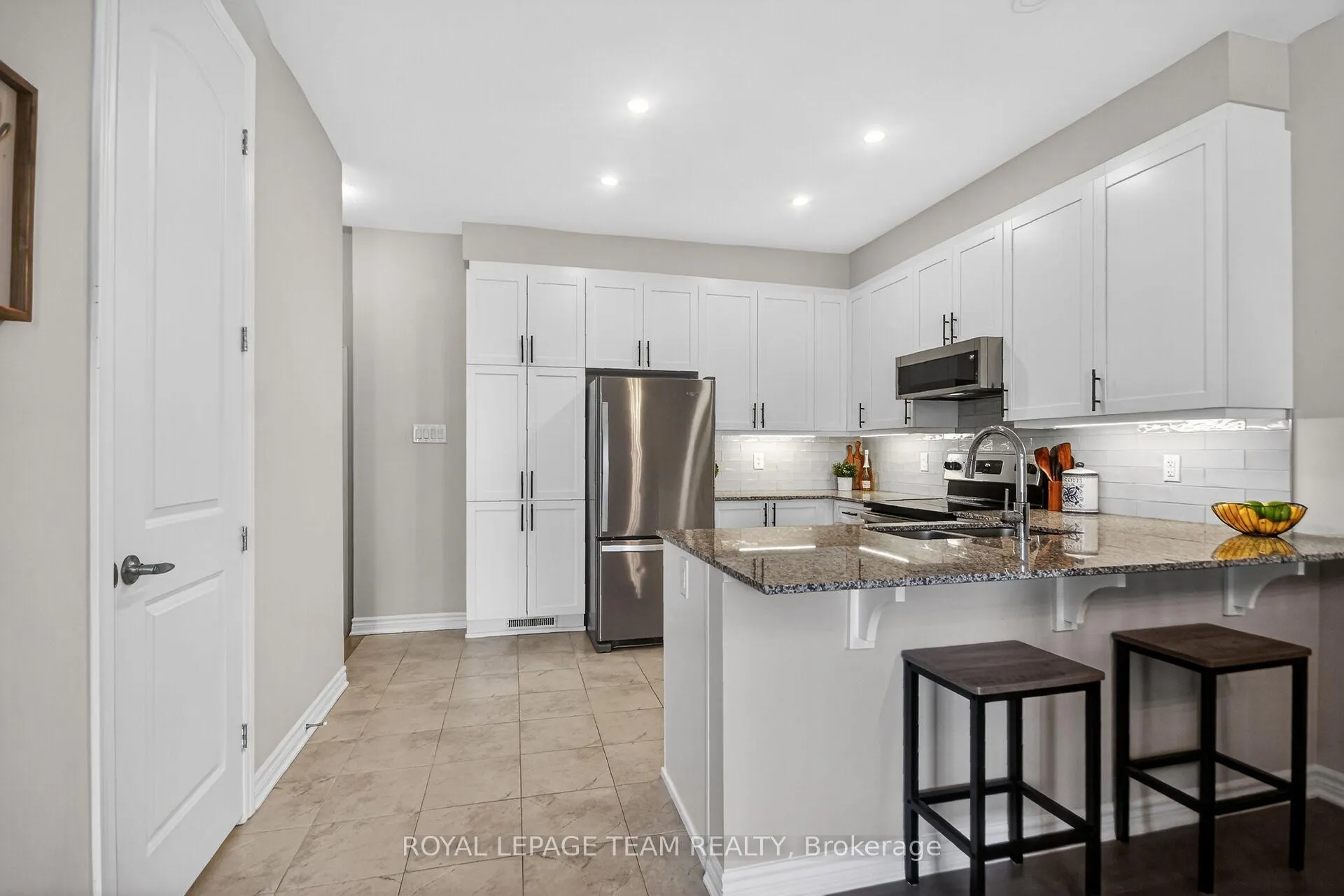 Photo 11 of 802 Bascule Place, Ottawa, Richmond — HOMEH
