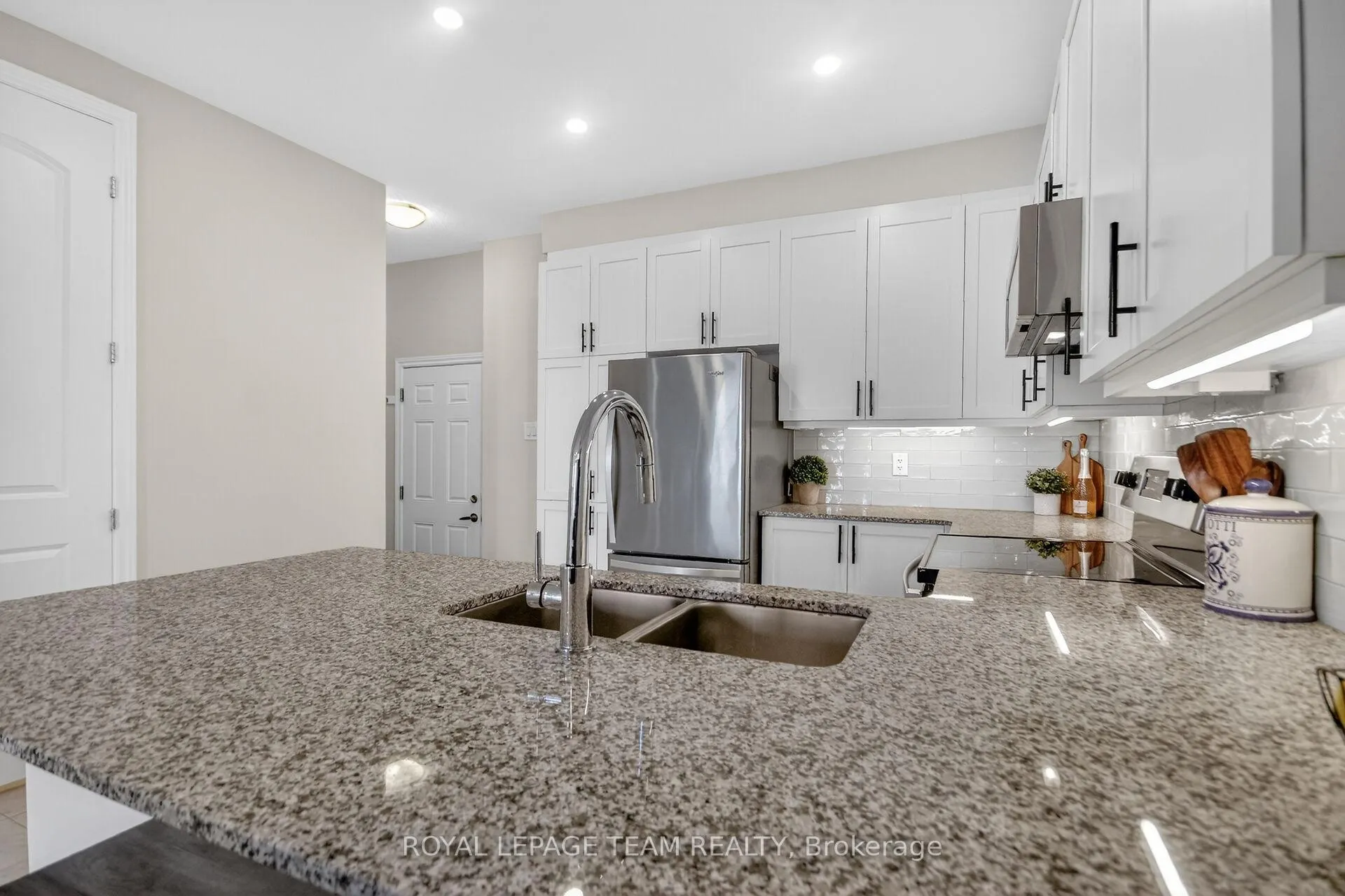 Photo 12 of 802 Bascule Place, Ottawa, Richmond — HOMEH