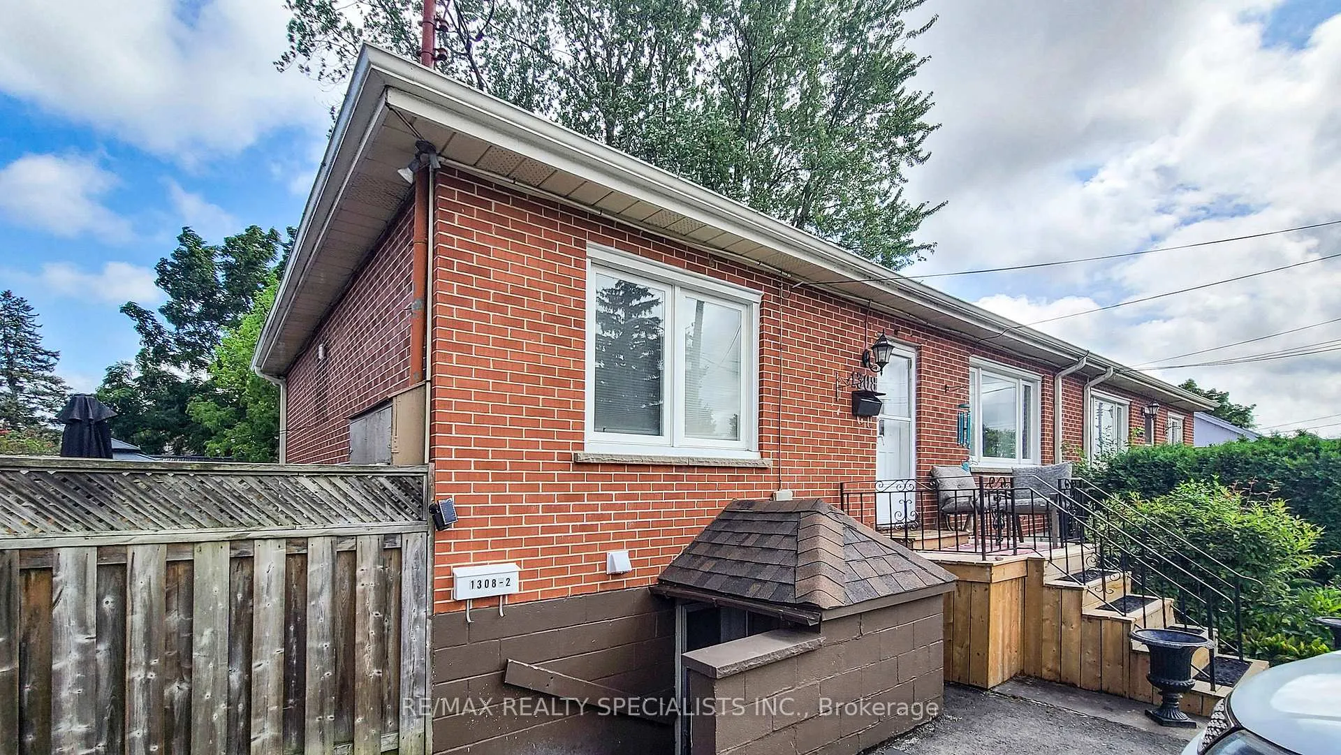 Photo 2 of 1306-08 Leighland Road, Burlington, Freeman — HOMEH