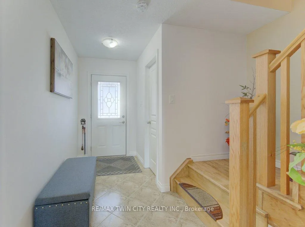 Photo 6 of 11 Frey Crescent, Kitchener, Larentian West — HOMEH