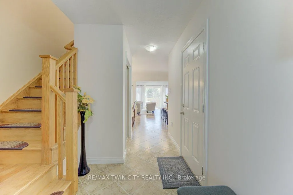 Photo 7 of 11 Frey Crescent, Kitchener, Larentian West — HOMEH