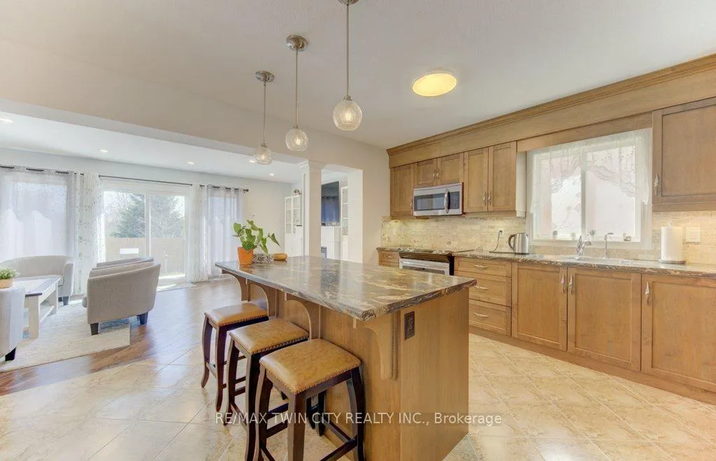 Photo 9 of 11 Frey Crescent, Kitchener, Larentian West — HOMEH