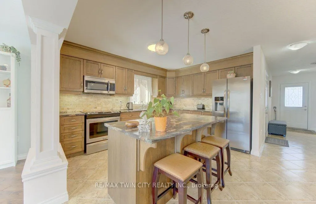 Photo 10 of 11 Frey Crescent, Kitchener, Larentian West — HOMEH