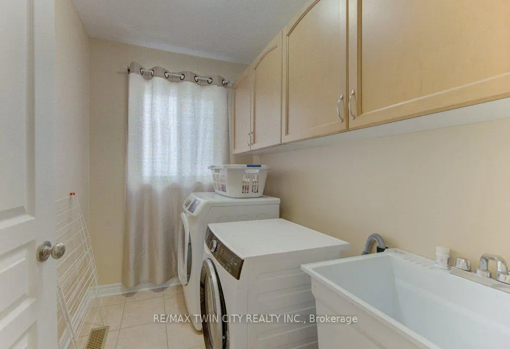 Photo 26 of 11 Frey Crescent, Kitchener, Larentian West — HOMEH