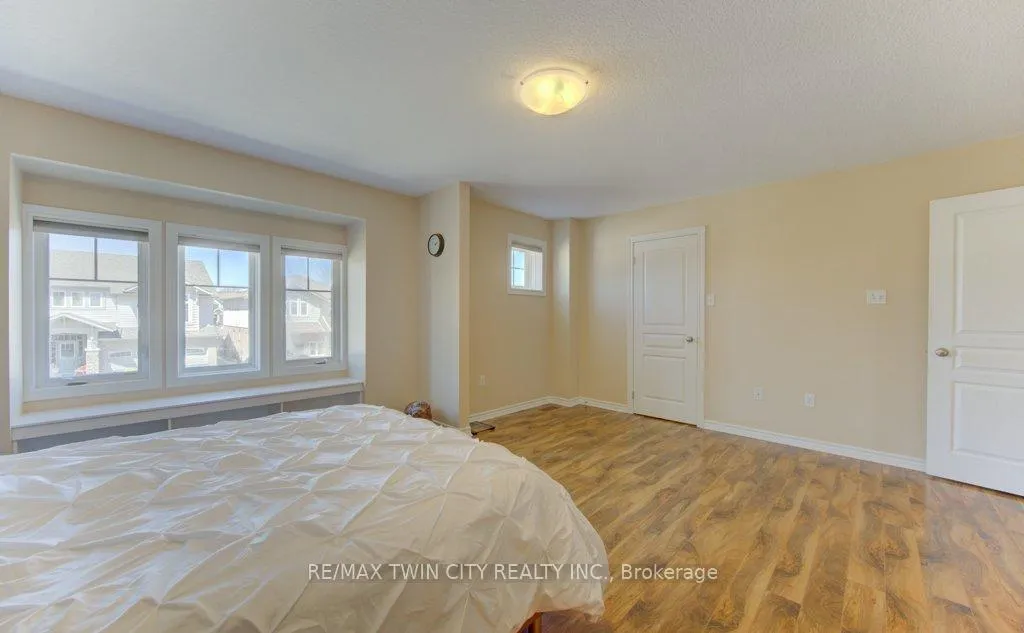 Photo 32 of 11 Frey Crescent, Kitchener, Larentian West — HOMEH