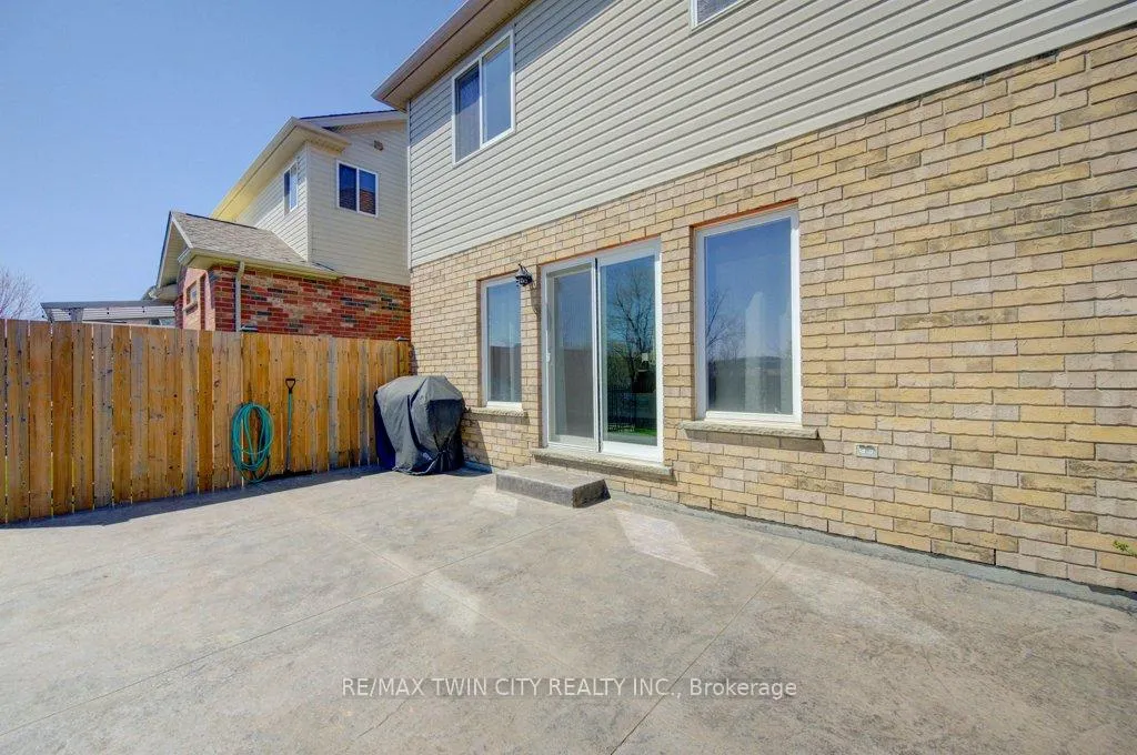 Photo 37 of 11 Frey Crescent, Kitchener, Larentian West — HOMEH