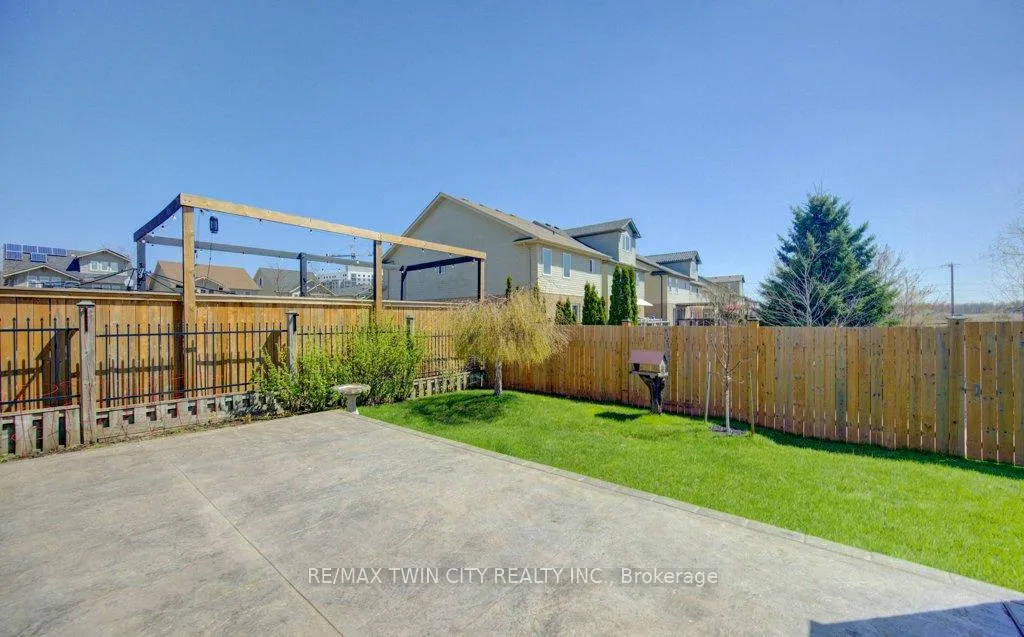 Photo 38 of 11 Frey Crescent, Kitchener, Larentian West — HOMEH