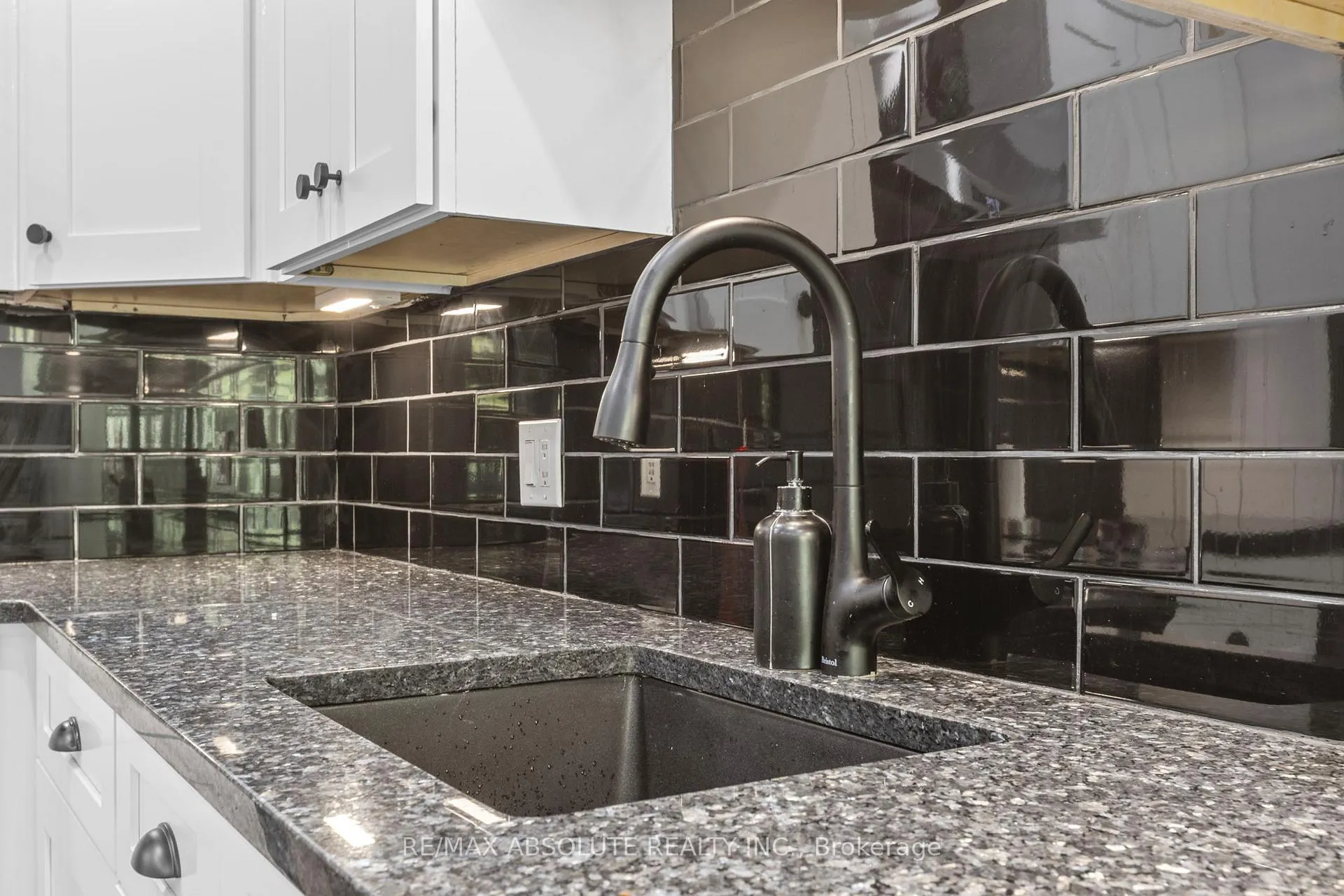 Photo 18 of 52 Stonecroft Terrace, Ottawa, Kanata - Kanata Lakes/Heritage Hills — HOMEH