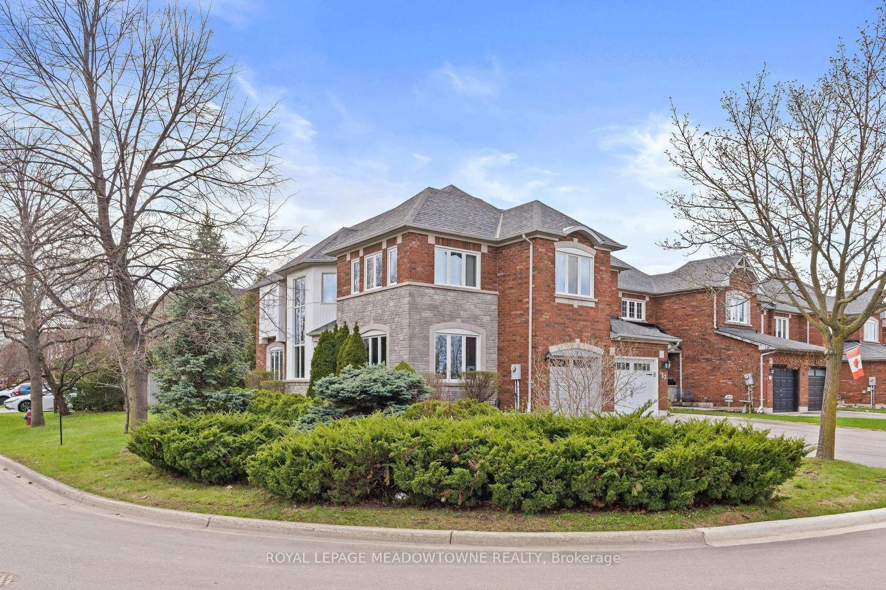 Photo 4 of 55 James Young Drive, Halton Hills, Georgetown — HOMEH
