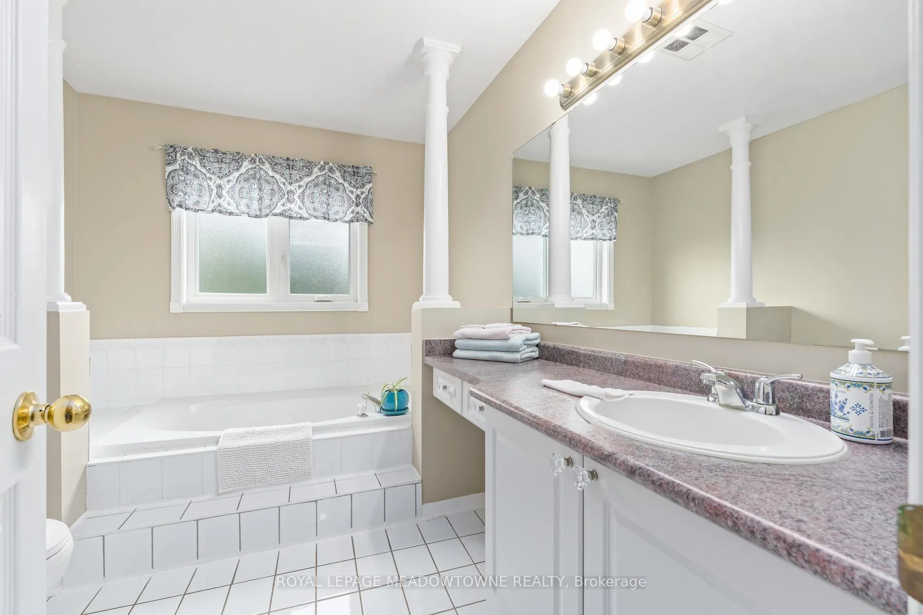 Photo 36 of 55 James Young Drive, Halton Hills, Georgetown — HOMEH